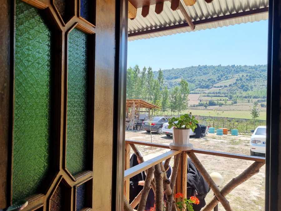 میهن خویش به مِهر کنیم آباد