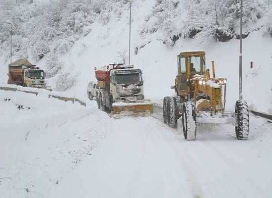 ۳۷۰ کیلومتر از راه‌های اصلی مازندران برفی شدند